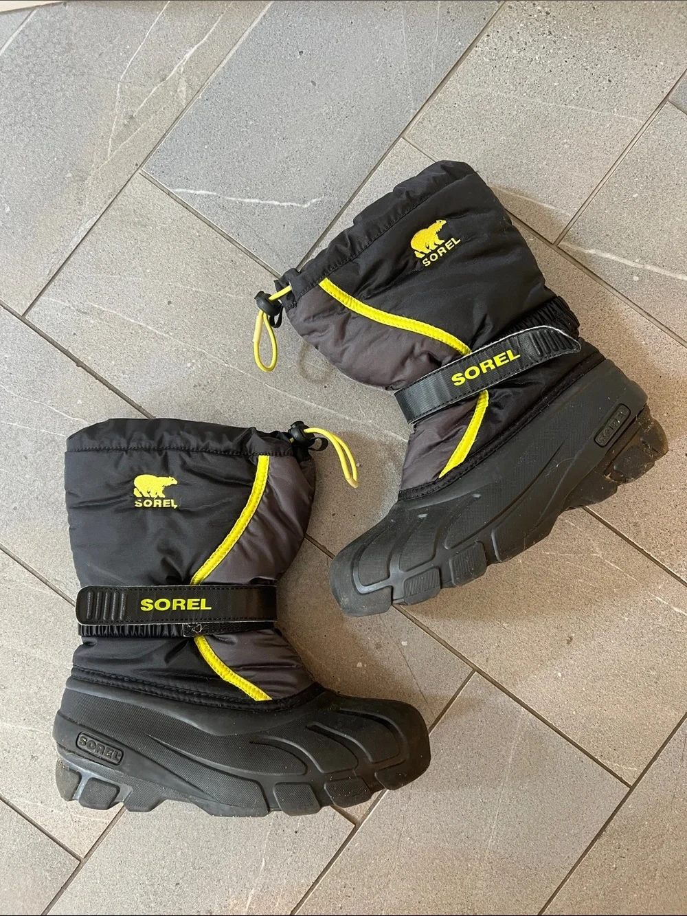SOREL Flurry Padded Drawstring Snow Winter Weather Boot Youth 5 Black Neon Green